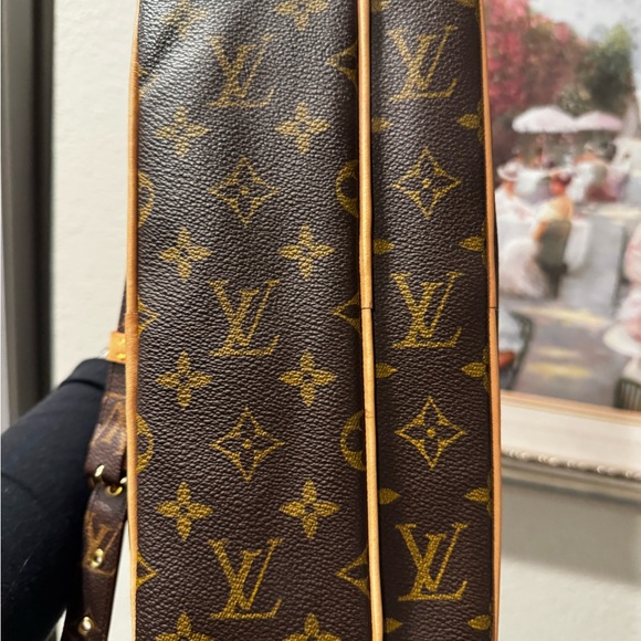 Authentic Louis Vuitton Nile canvas crossbody pre loved
Make me an offer - Picture 5 of 16